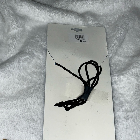 COPY - SEAWORLD WHALE TAIL NECKLACE WITH CORD BRAND NEW - Picture 14 of 15